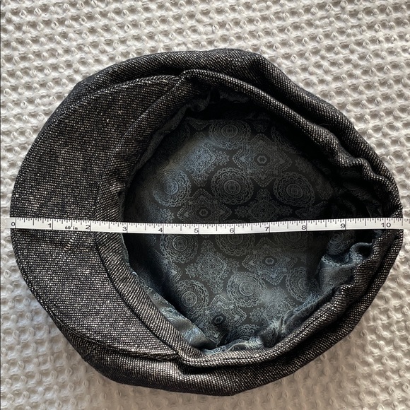 Classic Black Newsboy Cap - Picture 8 of 10